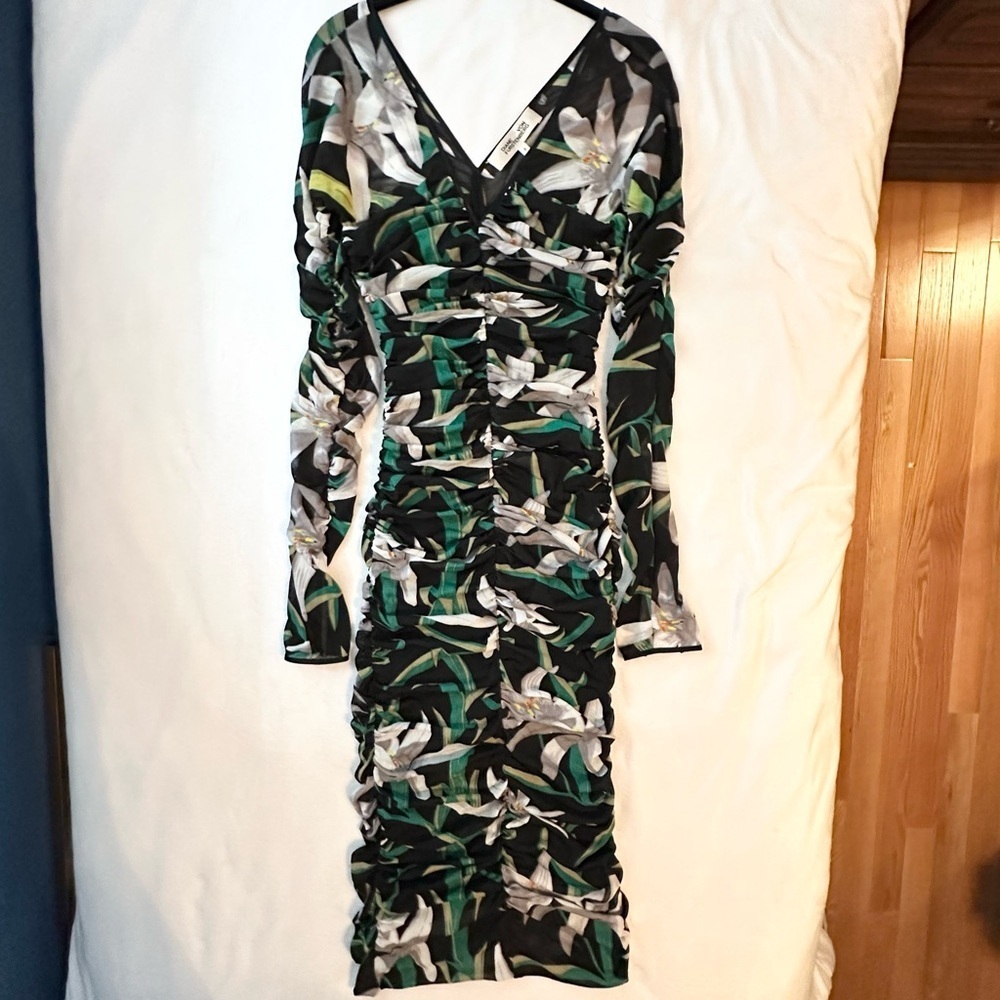 DVF Diane Von Furstenberg Mesh Overlay Ruched Midi Dress 8 bodycon floral Vneck - Picture 3 of 8